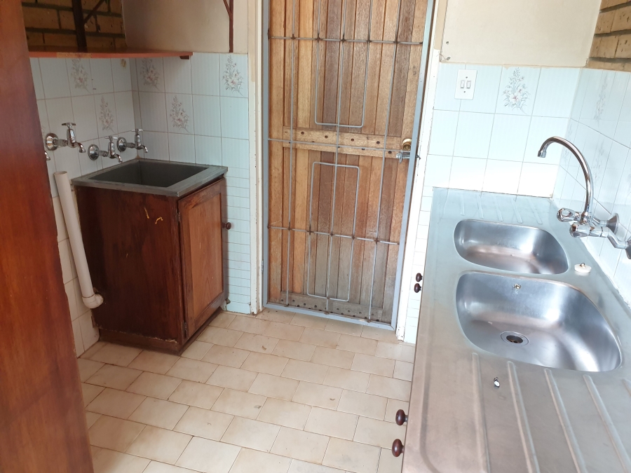 To Let 2 Bedroom Property for Rent in Roosheuwel North West